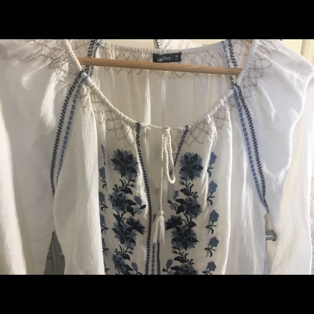 Abercrombie and Fitch Top Size M - Picture 2 of 3
